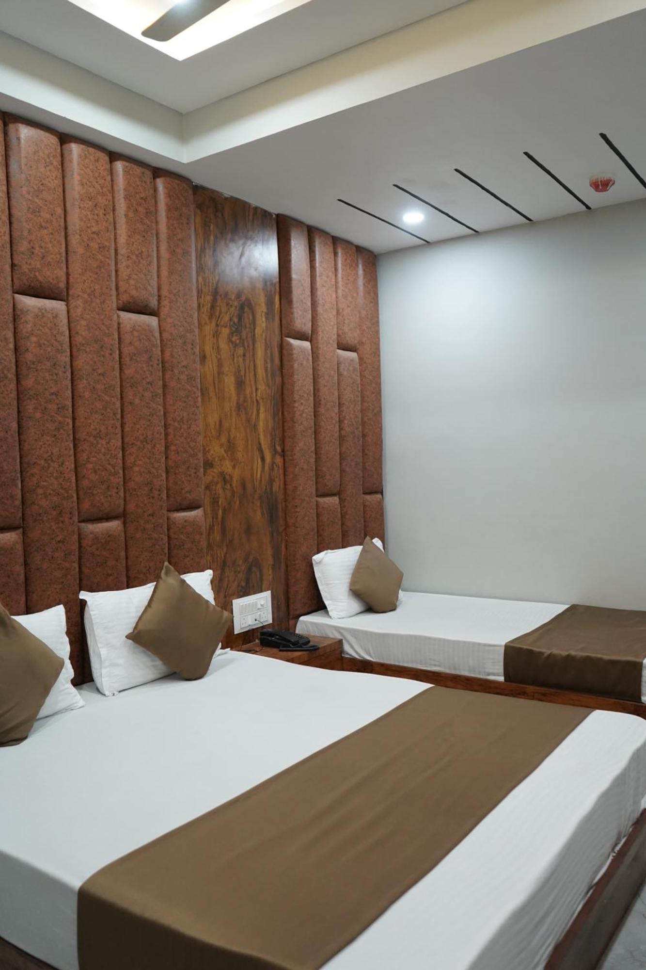 Hotel Pr Villa Gandhinagar Exterior foto
